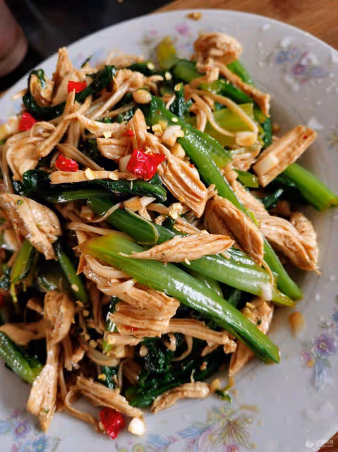 雞胸肉拌油麥菜的做法