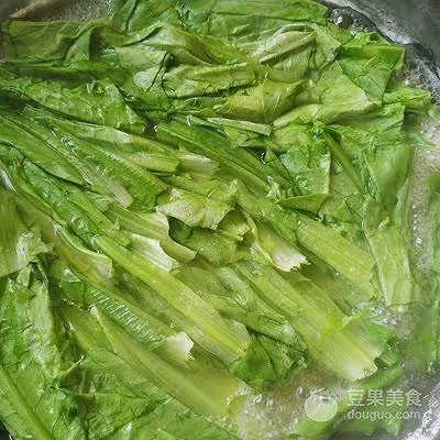 雞胸肉拌油麥菜的做法