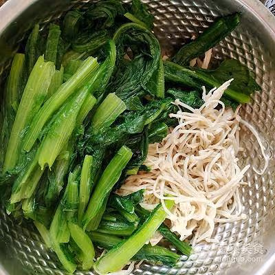 雞胸肉拌油麥菜的做法