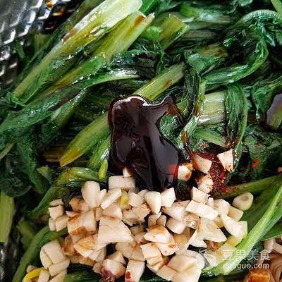 雞胸肉拌油麥菜的做法