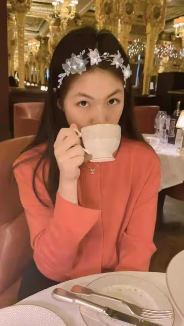 李湘曬豪奢餐廳過新年,又被指炫富,王詩齡:我愛發什麼就發什麼