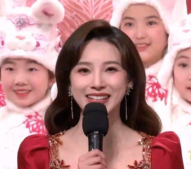 春晚女主持需要什麼樣的臉?網友:不要錐子扎人,要國泰民安醉人