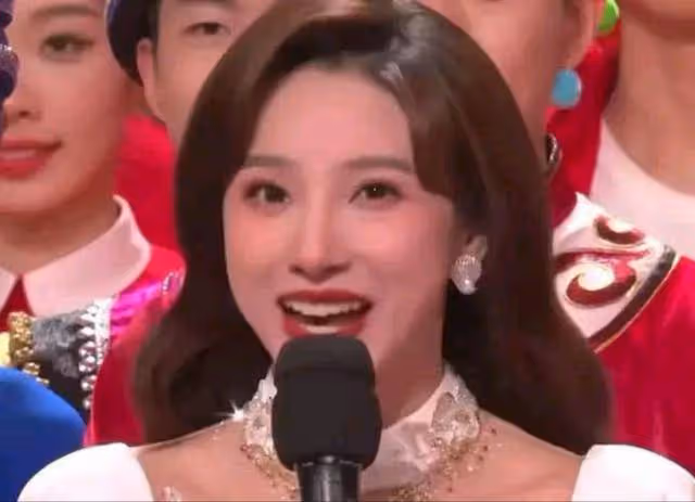 春晚女主持需要什麼樣的臉?網友:不要錐子扎人,要國泰民安醉人