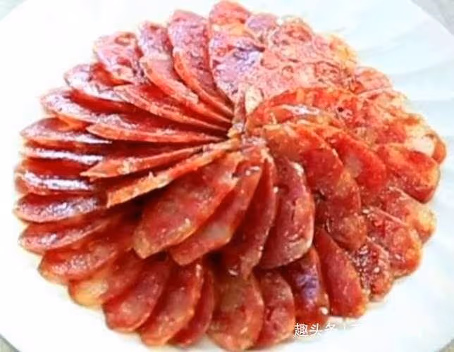 香腸肉皮焦脆，肉質晶瑩剔透，不油不膩營養美味，一家老小都愛吃
