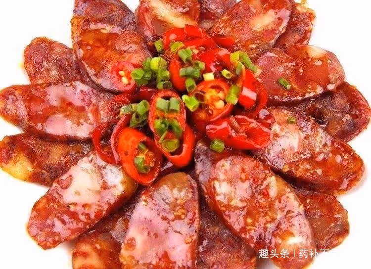 香腸肉皮焦脆，肉質晶瑩剔透，不油不膩營養美味，一家老小都愛吃