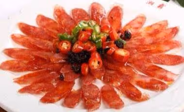 香腸肉皮焦脆，肉質晶瑩剔透，不油不膩營養美味，一家老小都愛吃