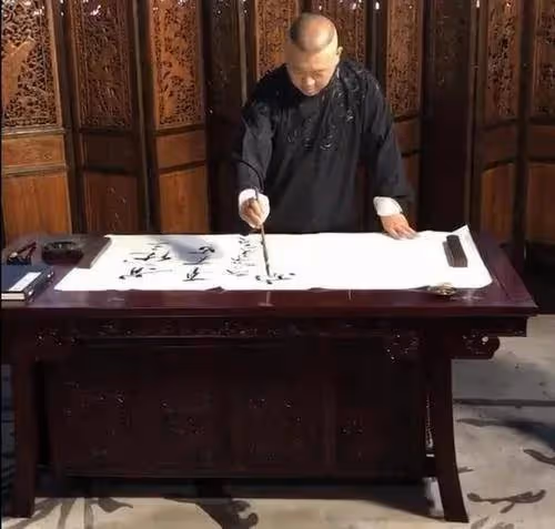 于謙:新年沒燙頭,穿紅圍裙做飯側面像老奶奶,搞笑又心酸