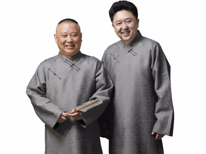 于謙:新年沒燙頭,穿紅圍裙做飯側面像老奶奶,搞笑又心酸