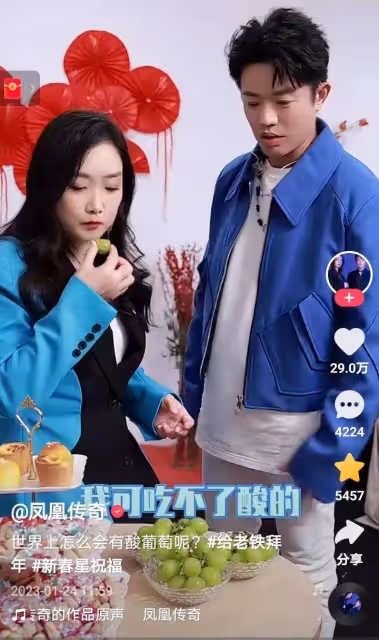鳳凰傳奇近照曝光,曾毅留長發不帥了,玲花請他來家裡過年似兄妹