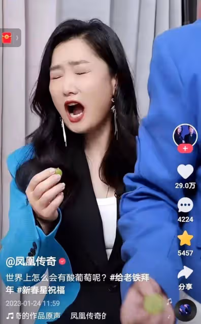 鳳凰傳奇近照曝光,曾毅留長發不帥了,玲花請他來家裡過年似兄妹