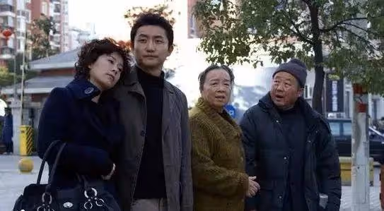 媽嫌裝潢聲太吵,強制入住兒家卻被大嫂趕出門,女兒聽1原因捏把冷汗:挺不了親媽