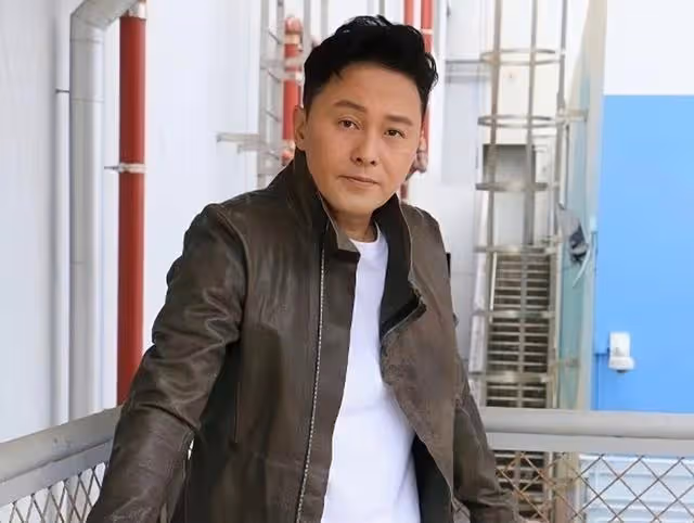 TVB凍齡男神返港團年!因普通話太差放棄帶貨,與家人將移居內地