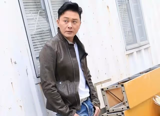 TVB凍齡男神返港團年!因普通話太差放棄帶貨,與家人將移居內地