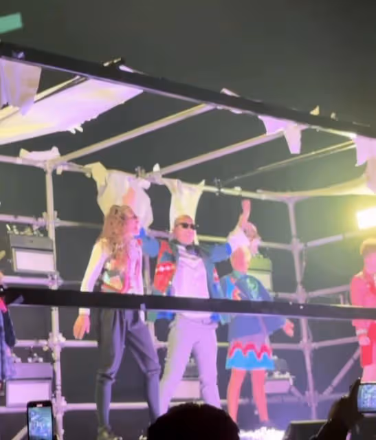 大S老公登小巨蛋演出,53歲具俊曄賣力跳舞賺錢,被吐槽動作笨拙