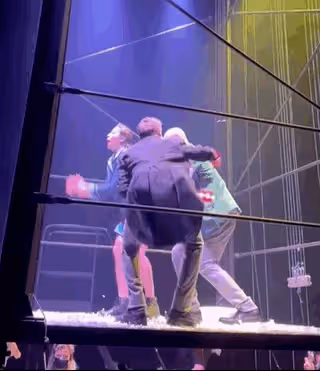 大S老公登小巨蛋演出,53歲具俊曄賣力跳舞賺錢,被吐槽動作笨拙