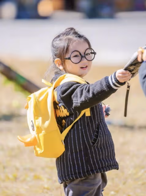 《爸爸去哪兒》阿拉蕾曬寫真,穿漢服喜迎春節,妹妹顏值不輸姐姐