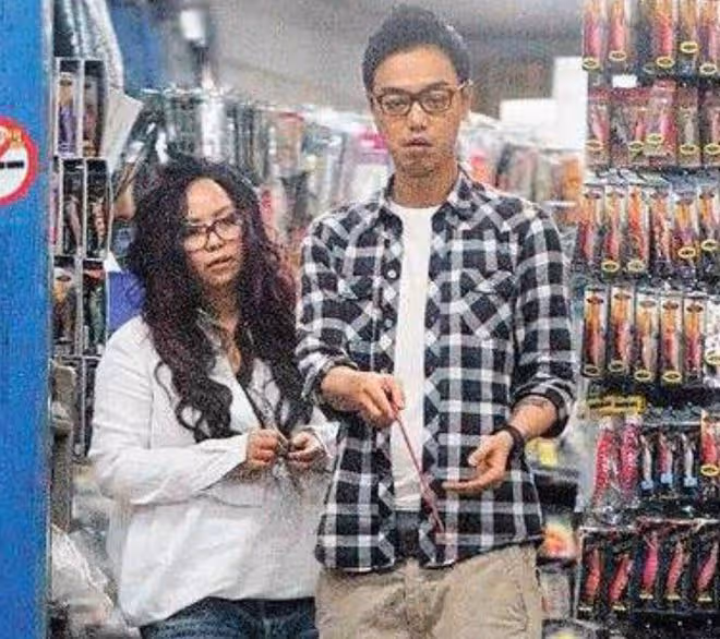 張惠妹攜小6歲男友回鄉過年!看斗笠舞太歡樂,交往12年仍未婚