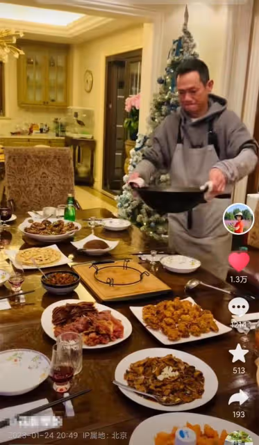 52歲果靖霖做一桌菜慶新年,豪宅曝光很氣派,喪妻多年單身無兒女