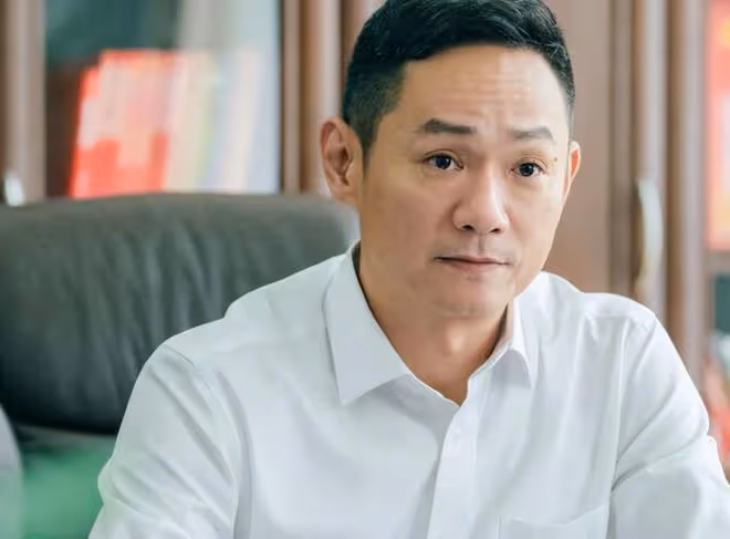 52歲果靖霖做一桌菜慶新年,豪宅曝光很氣派,喪妻多年單身無兒女