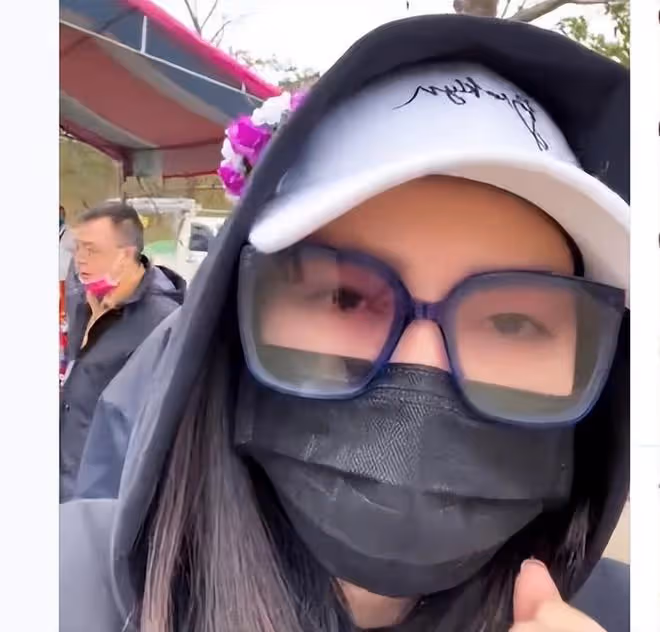 張惠妹帶小6歲男友返鄉過年，穿情侶裝秀恩愛，男方頭上戴鮮花