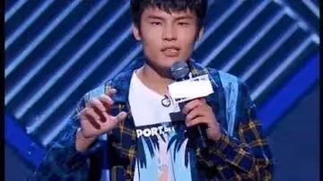 明星回村過年後:王寶強被鄉親包圍合影,何廣智被拉橫幅夾道歡迎
