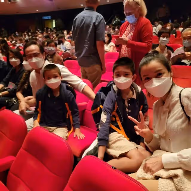 可愛!前港姐冠軍小女兒剪齊劉海散發小淑女氣質,被贊是明日之星