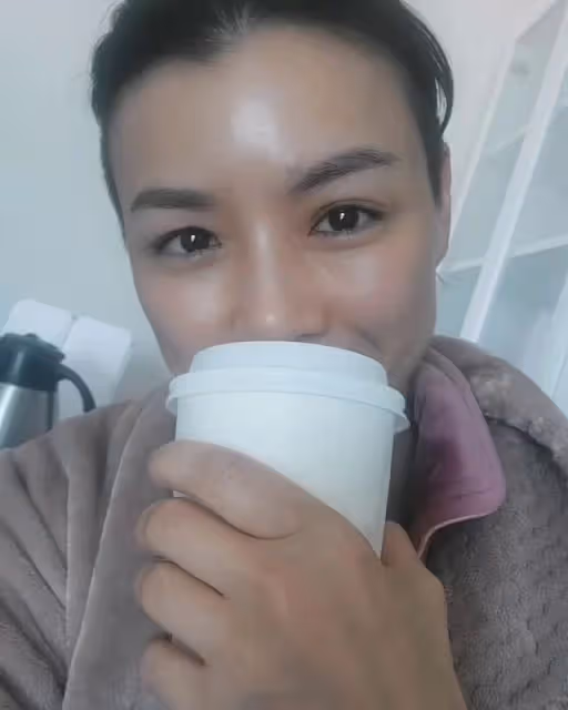 可愛!前港姐冠軍小女兒剪齊劉海散發小淑女氣質,被贊是明日之星