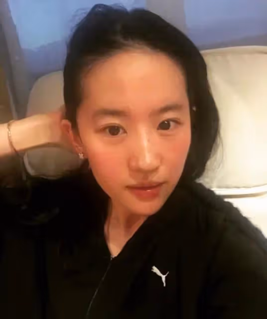 明星看似光鮮亮麗,在失去美顏濾鏡後,其實也跟普通人相差無幾