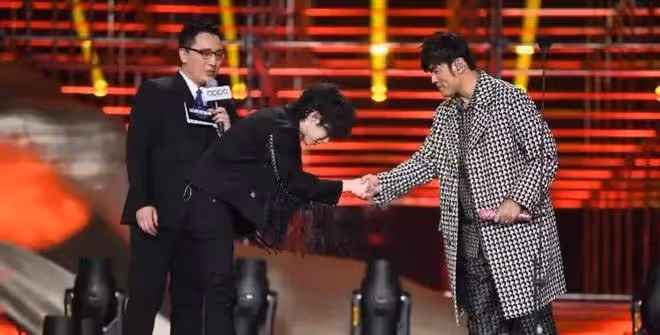 周杰倫大聲問粉絲我老了嗎?嗓子壞了嗎?演唱會被批,周董不服!