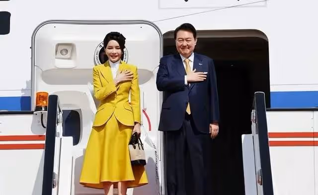 韓國總統夫人又被噴?走紅毯搶老公風頭,拍照風格模仿女明星