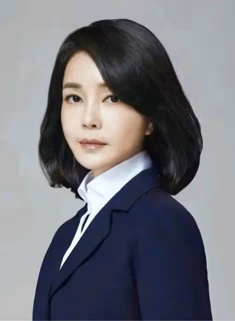 韓國總統夫人又被噴?走紅毯搶老公風頭,拍照風格模仿女明星