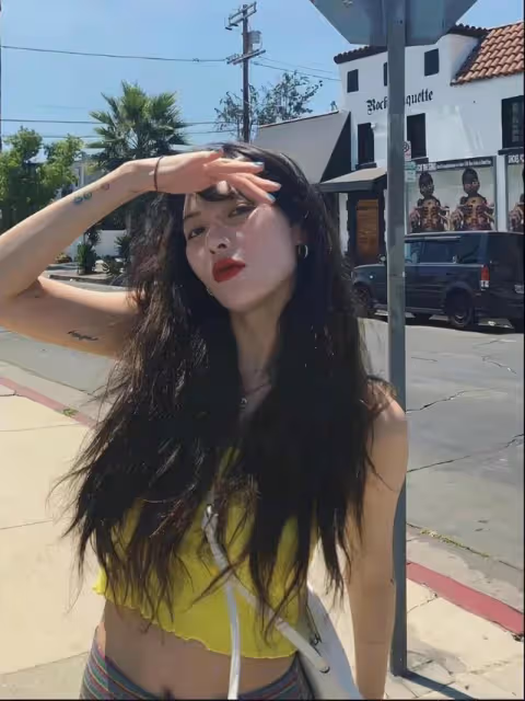 泫雅舞台很辣，私下卻是可愛姐姐，分手後剪短髮一個人獨美
