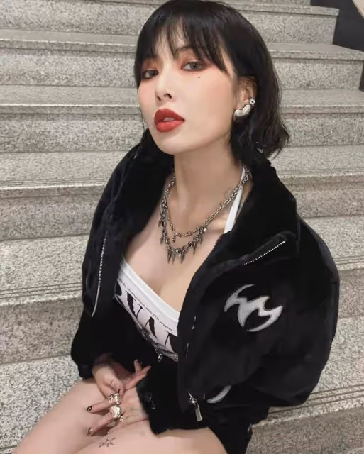 泫雅舞台很辣，私下卻是可愛姐姐，分手後剪短髮一個人獨美