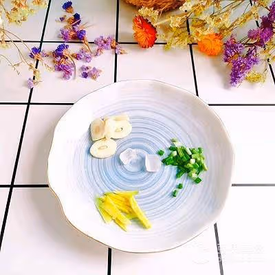 難以抵抗的舌尖美滋味【香菇雞胸肉燜飯 】