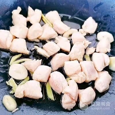 難以抵抗的舌尖美滋味【香菇雞胸肉燜飯 】