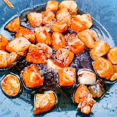難以抵抗的舌尖美滋味【香菇雞胸肉燜飯 】