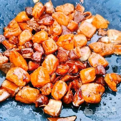 難以抵抗的舌尖美滋味【香菇雞胸肉燜飯 】