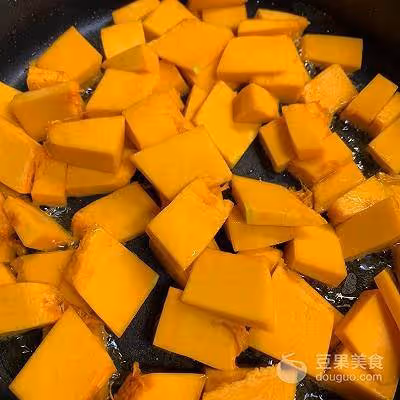 洋蔥南瓜西紅柿雞蛋炒米飯