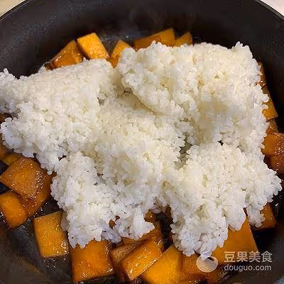 洋蔥南瓜西紅柿雞蛋炒米飯