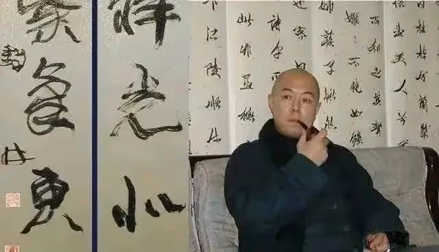 專家評張鐵林書法：只是名人的字算不上書法，他說書法是褻瀆書法