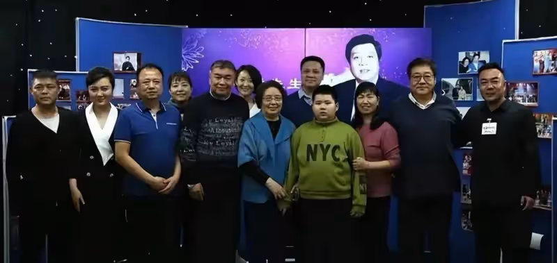 趙忠祥去世三周年追思會:遺孀與眾人笑著聊他的點滴,倪萍也笑了
