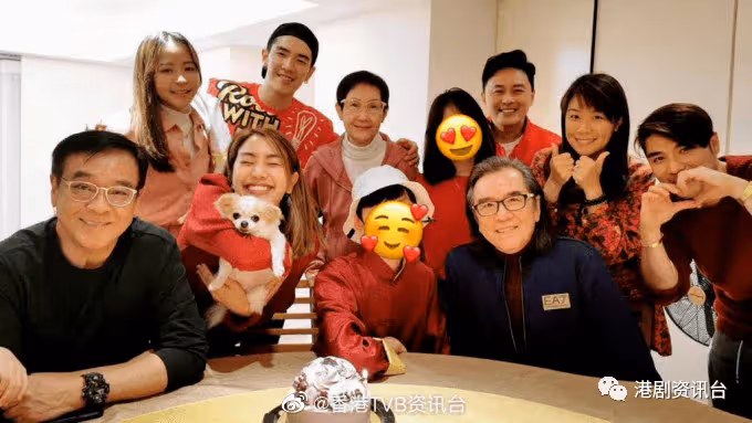 姜麗文曬「姜氏家族」團年合照!TVB金牌綠葉15歲兒子好靚仔