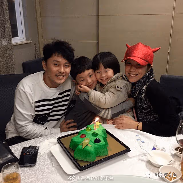 姜麗文曬「姜氏家族」團年合照!TVB金牌綠葉15歲兒子好靚仔