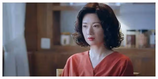 中年喪夫,52歲張阿姨網戀小30歲男友堅持登記結婚,親友全反對孰料第2個月就後悔了