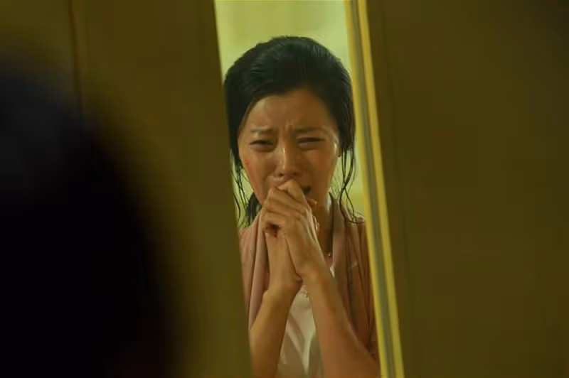 中年喪夫,52歲張阿姨網戀小30歲男友堅持登記結婚,親友全反對孰料第2個月就後悔了