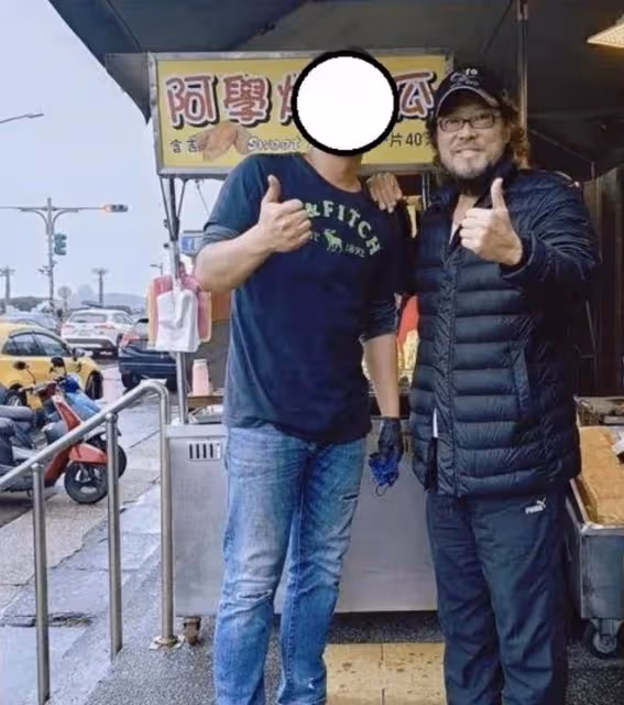費玉清71歲哥哥被偶遇,張菲鬍子拉碴似路人,穿著邋遢不注意形象