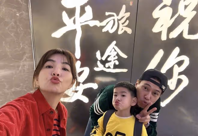 Ella回馬來西亞過春節,公公婆婆家曝光,客廳四面白牆裝修普通