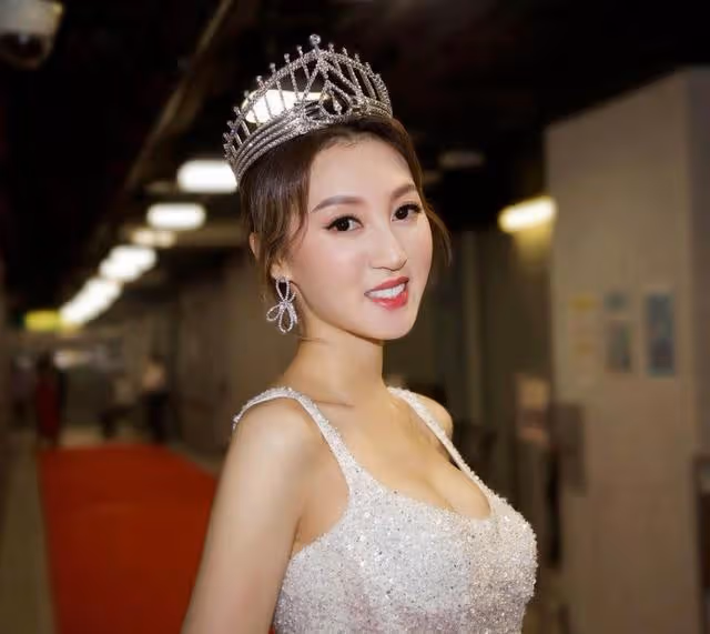 TVB前知名港姐曬出浴美照!與大40歲富商閃婚閃離,獲3億贍養費