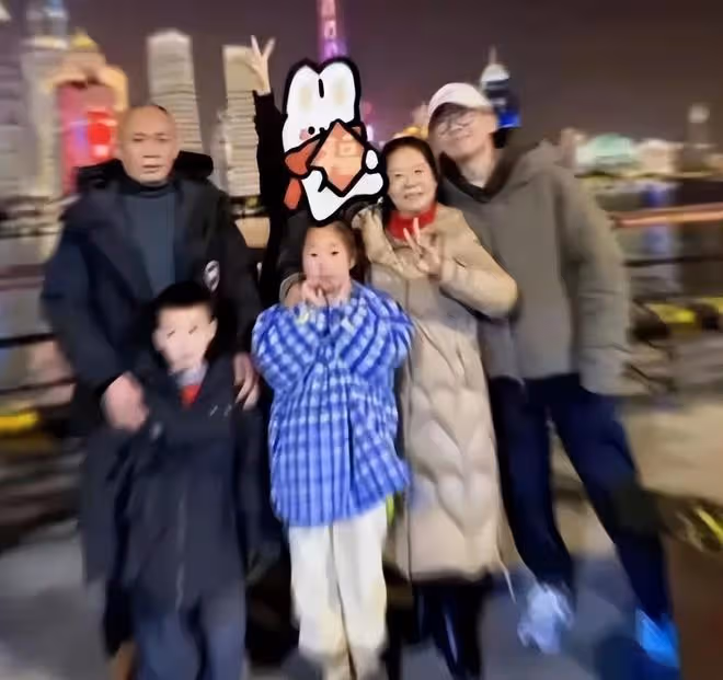 楊迪回應沒有無辜女友，目前仍舊是朋友，疑似新歡曾一起合影