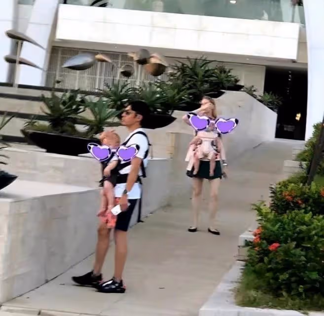撒貝寧回湖北老家再被偶遇,學小姐姐害羞捂臉,笑出皺紋好慈祥